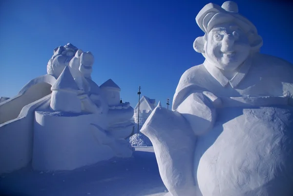 雪の男の彫刻 ストック写真