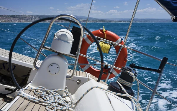 Cruising on a sailing boat — Stock Photo, Image