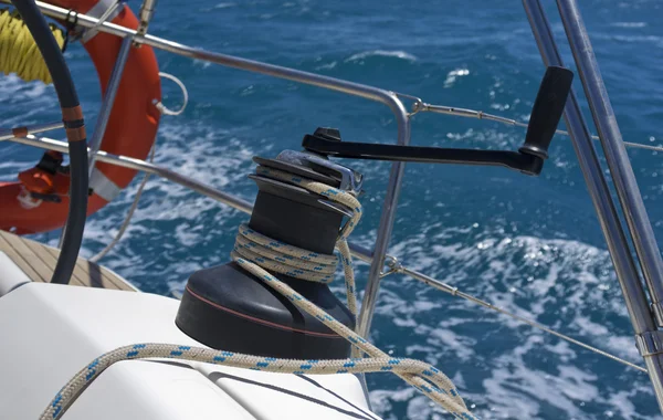 Kreuzfahrt auf einem Segelboot, Winde — Stockfoto