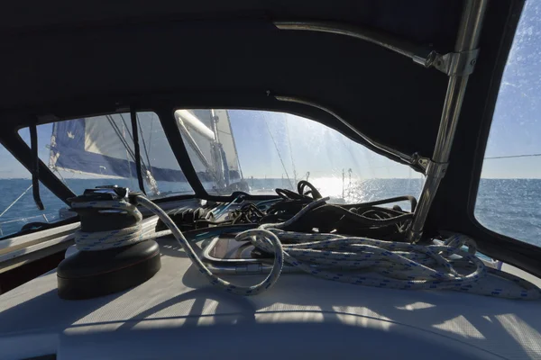 Cruising op een zeilschip — Stockfoto