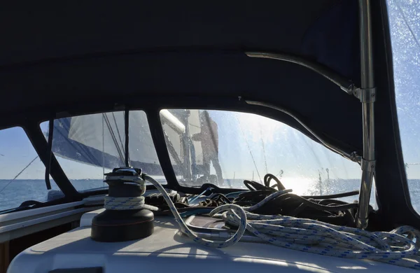 Cruising on a sailing boat — Stock Photo, Image