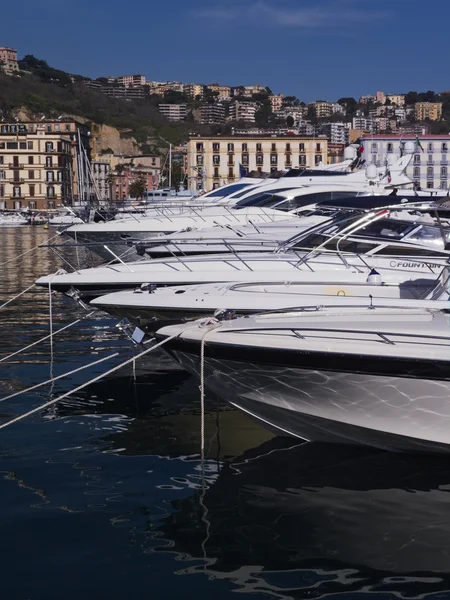 Italien, Neapel, marina, lyxbåtar — Stockfoto