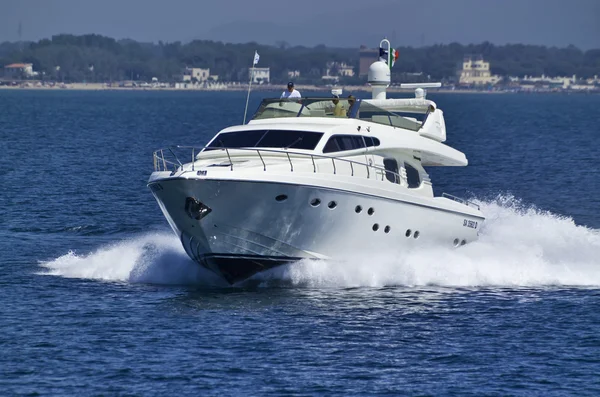 Włochy, luksusowy jacht, tirrenian morze, rizzardi 65 — Zdjęcie stockowe