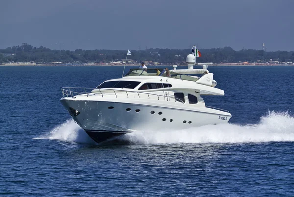 Itálie, luxusní jachty, tirrenian moře, rizzardi 65 — Stock fotografie