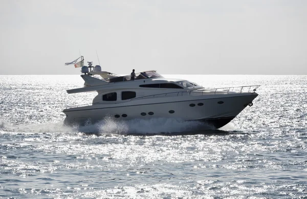 Италия, роскошная яхта, Тирренское море, Rizzardi 65 — стоковое фото