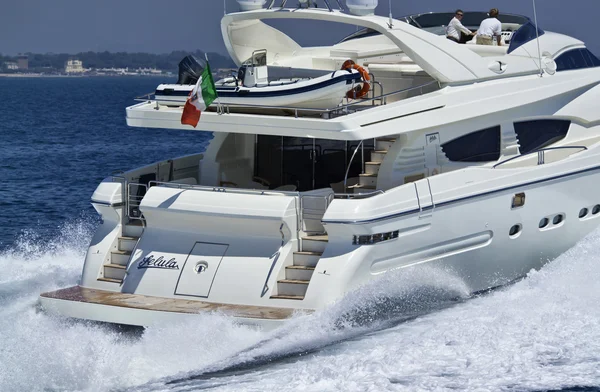 Italien, s.felice circeo, Luxusjacht rizzardi posillipo technema 95 — Stockfoto