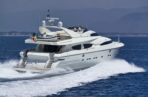 Italië, s.felice circeo, luxe jacht rizzardi posillipo technema 95 — Stockfoto