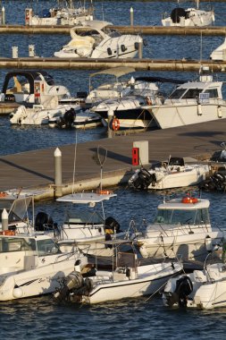 İtalya, siciliy, Akdeniz, marina di ragusa, lüks yatların görünümü