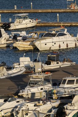 İtalya, siciliy, Akdeniz, marina di ragusa, lüks yatların görünümü