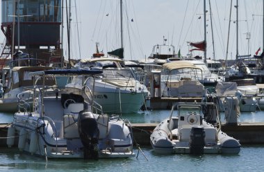 İtalya, siciliy, Akdeniz, marina di ragusa, lüks yatların görünümü