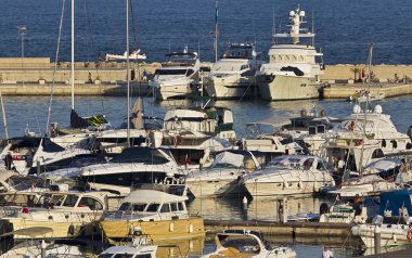 İtalya, siciliy, Akdeniz, marina di ragusa, lüks yatların görünümü