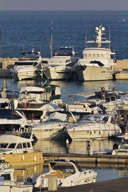 İtalya, siciliy, Akdeniz, marina di ragusa, lüks yatların görünümü