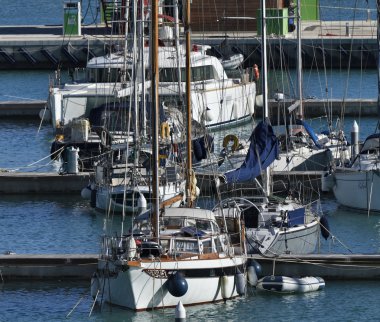 İtalya, siciliy, Akdeniz, marina di ragusa, lüks yatların görünümü