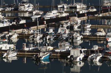 İtalya, siciliy, Akdeniz, marina di ragusa, lüks yatların görünümü