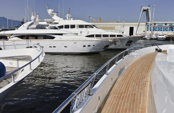 Italy, Tuscany, Viareggio, luxury yachts in the port — Stock Photo, Image