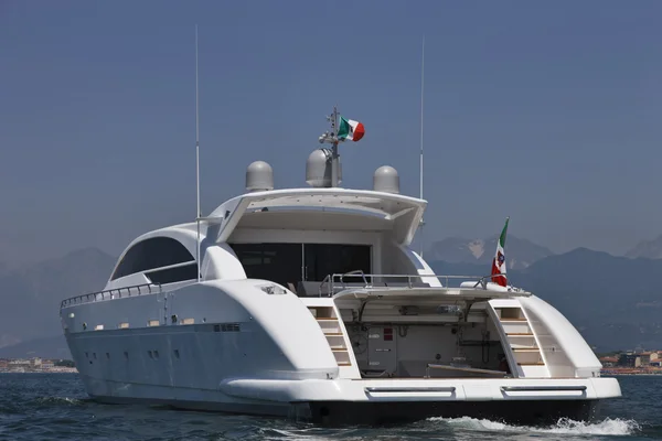 Italie, Mer Tirrenienne, au large de Viareggio, Toscane, yacht de luxe Tec — Photo