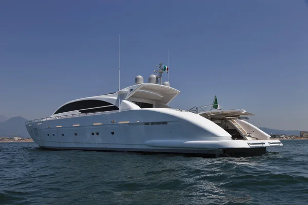 Olaszország, tirrenian tenger, ki a Toscana, viareggio parti luxus yacht tec — Stock Fotó