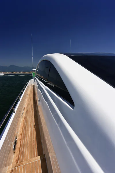 Italien, tirrenian havet, utanför kusten av viareggio, Toscana, lyx yacht tec — Stockfoto