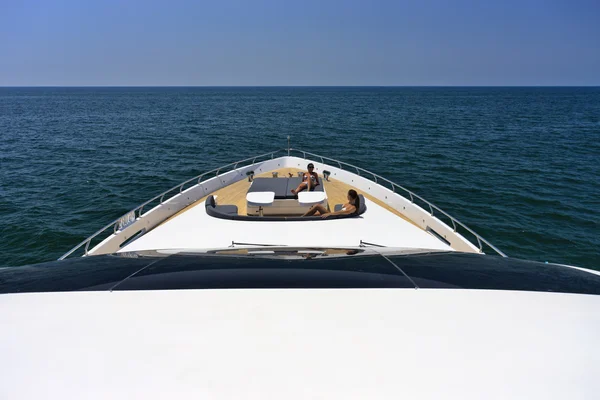 イタリア、トスカーナ、ヴィアレッジョの海岸の高級ヨット テック沖 tirrenian 海 — ストック写真