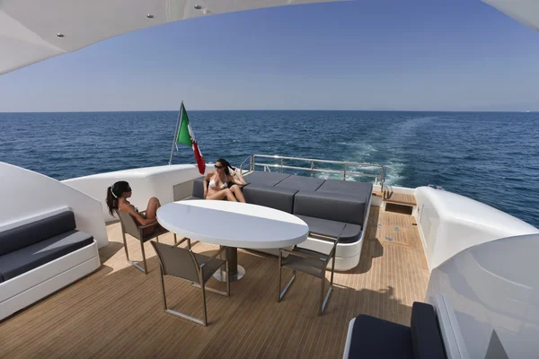 Italia, Mar Tirreno, al largo della costa di Viareggio, Toscana, yacht di lusso Tec — Foto Stock