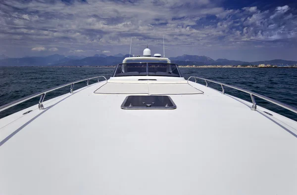 Италия, Тоскана, Виареджо, роскошная яхта Teccar Madras 20 — стоковое фото