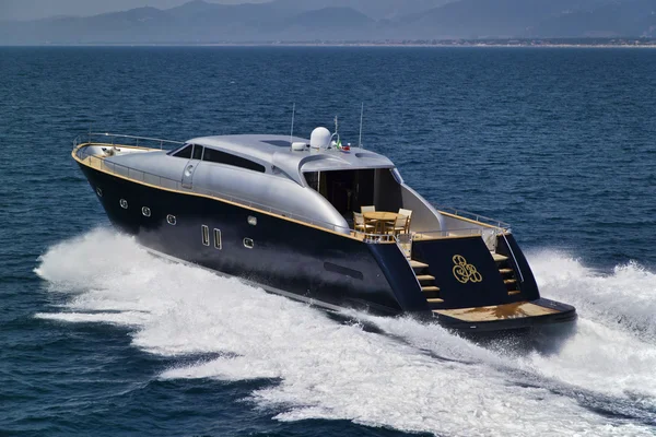 Italia, Toscana, Viareggio, Tecnomar Velvet 26 yacht di lusso — Foto Stock