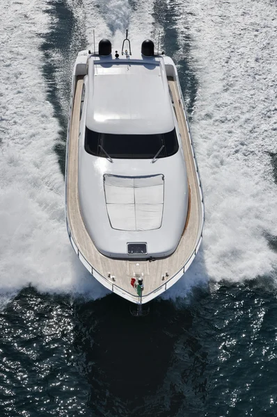 Италия, Тирренское море, у побережья Виареджо, Teccar Velvet 90 luxury — стоковое фото