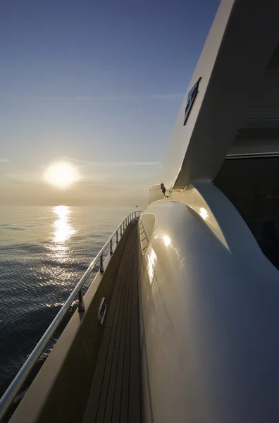 意大利，托斯卡纳，比萨，tecnomar 天鹅绒 83 豪华游艇 — 图库照片
