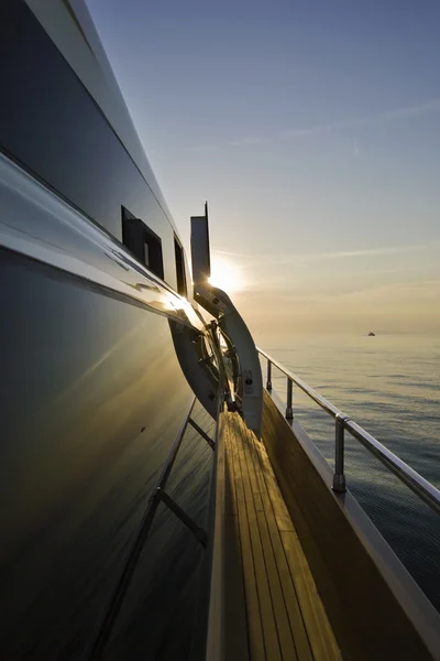 意大利，托斯卡纳，比萨，tecnomar 天鹅绒 83 豪华游艇 — 图库照片