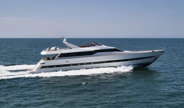 Italia, Mar Tirreno, Tecnomar 35 yacht di lusso — Foto Stock