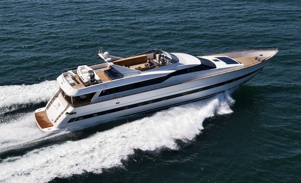Włochy, Morze Tyrreńskie, tecnomar 35 luksusowych jachtów — Zdjęcie stockowe