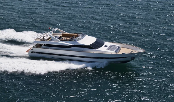 Itálie, Tyrhénské moře, tecnomar 35 luxusní jachtě — Stock fotografie