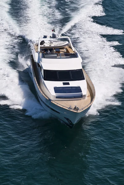 Itálie, Tyrhénské moře, tecnomar 35 luxusní jachtě — Stock fotografie