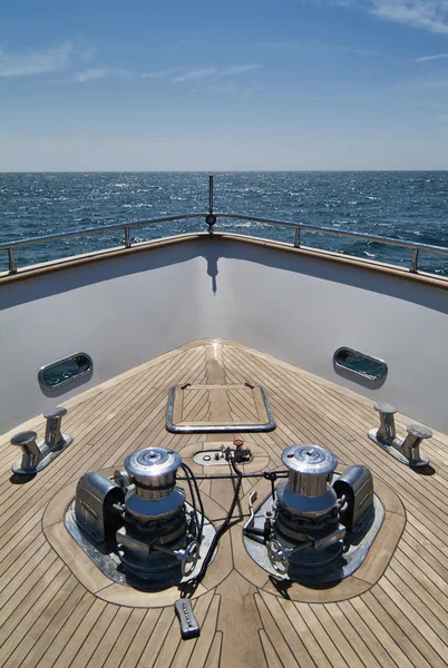 Italia, Mar Tirreno, Tecnomar 35 yacht di lusso, prua — Foto Stock