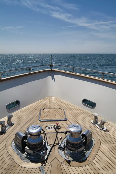 Itálie, Tyrhénské moře, tecnomar 35 luxusní jachtu, luk — Stock fotografie