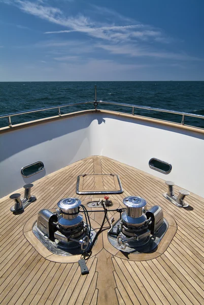 Włochy, Morze Tyrreńskie, tecnomar 35 luksusowych jachtów, łuk — Zdjęcie stockowe