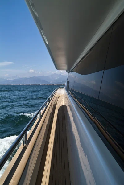 Itália, Mar Tirreno, Tecnomar 35 iate de luxo, calçada — Fotografia de Stock