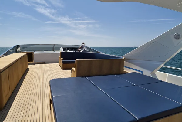 Olaszország, a Tirrén-tenger tecnomar 35 luxusjacht, flybridge — Stock Fotó