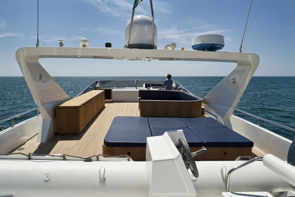 Italy, Tyrrhenian Sea, Tecnomar 35 luxury yacht, flybridge — Stock Photo, Image