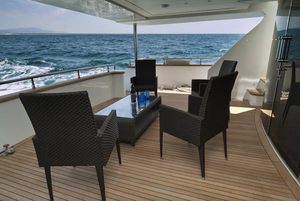 Włochy, Morze Tyrreńskie, tecnomar 35 luksusowych jachtów rufie pokładzie — Zdjęcie stockowe