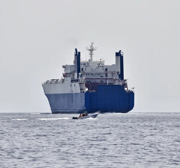 Italy, Sicily, Mediterranean sea, Cargo ship — Stock Photo, Image