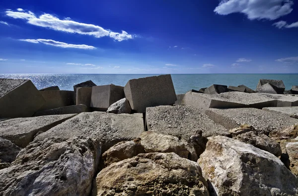 İtalya, Sicilya, Akdeniz, beton bloklar — Stok fotoğraf
