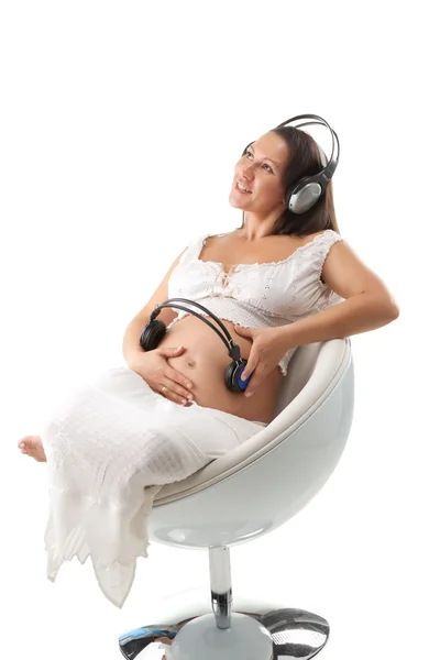 Donna incinta ascoltare musica — Foto Stock