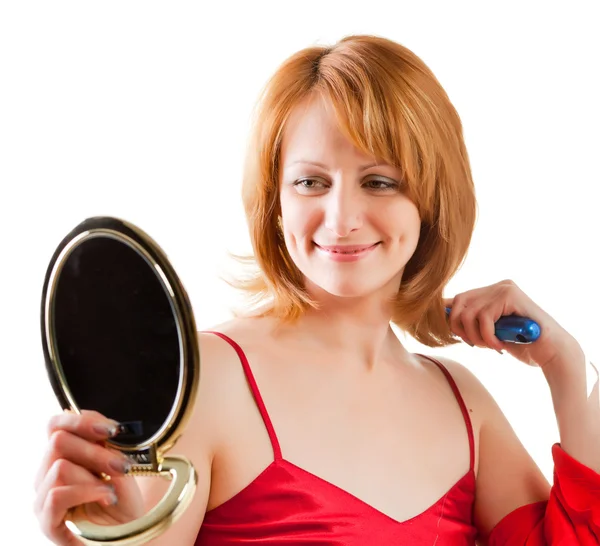 Mulher olhando em um espelho — Fotografia de Stock