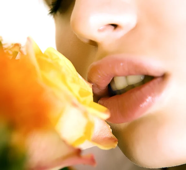 花と美しさの唇 — ストック写真