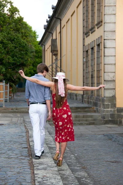 Cheerful young couple posing — Stock Photo, Image