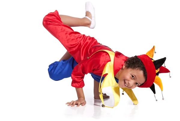 Breakdancing chico vestido con traje de payaso — Foto de Stock
