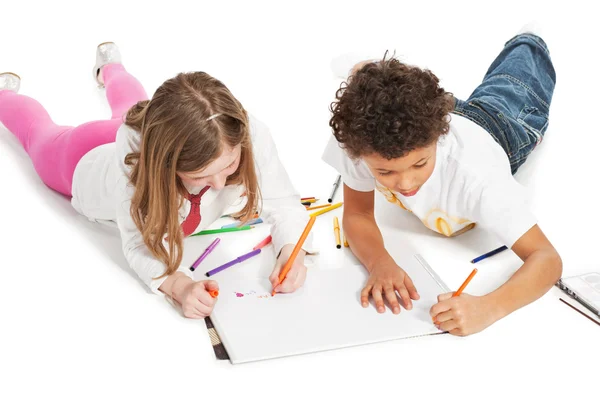 Wielorasowe dzieci razem rysunek — Zdjęcie stockowe