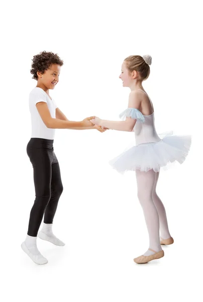 Interracial crianças dançando juntos — Fotografia de Stock