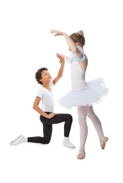 Wielorasowe dzieci razem tańczyć — Zdjęcie stockowe